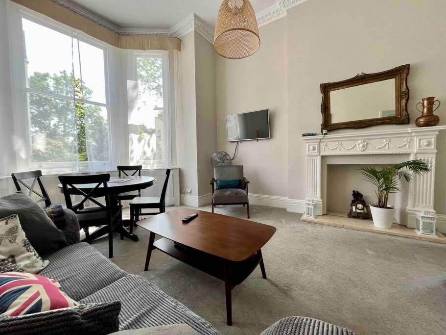 Wonderful Apartment In Earl'S Court Londres Extérieur photo